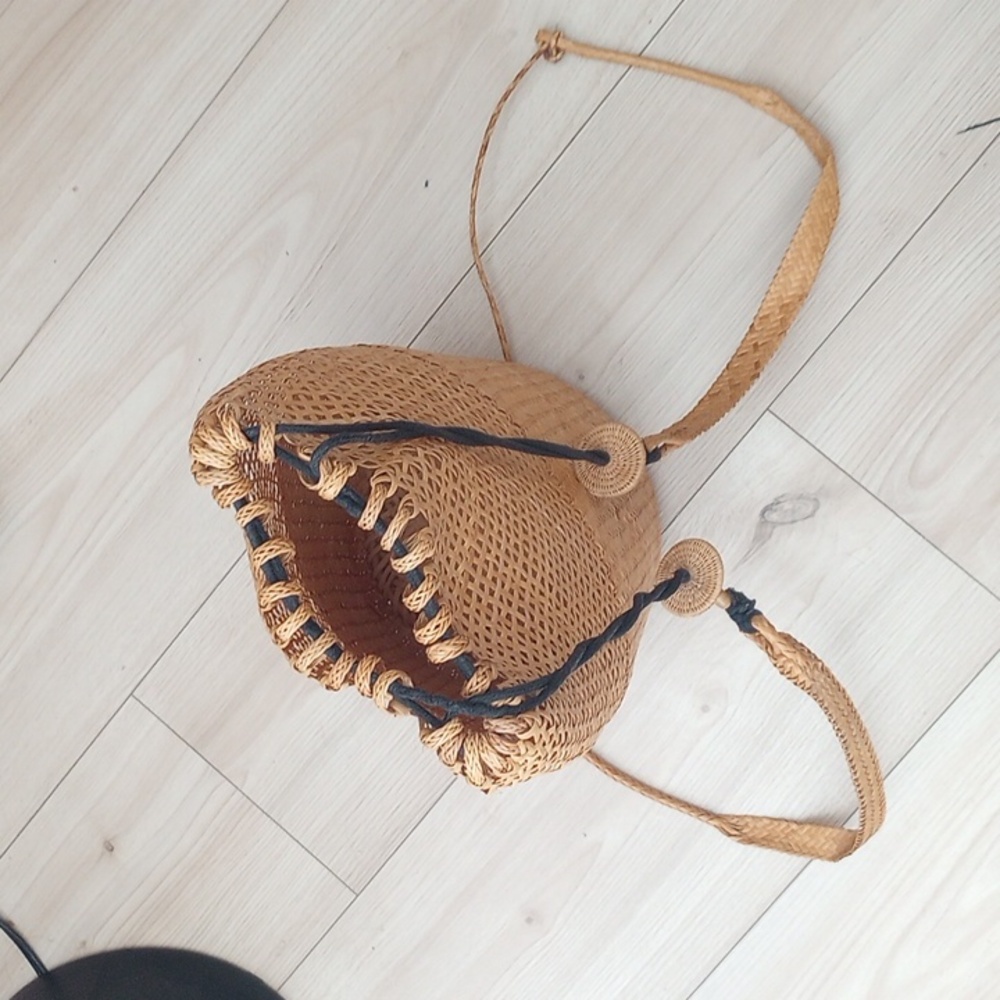 Unique Rattan Backpack from the Rainforest . - Picture 2 of 7